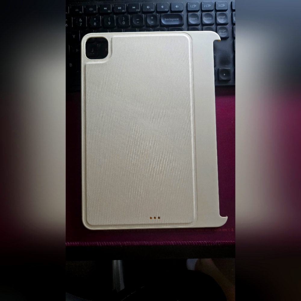 EISSCCE iPad Pro 11-inch (M1/M2) white back case